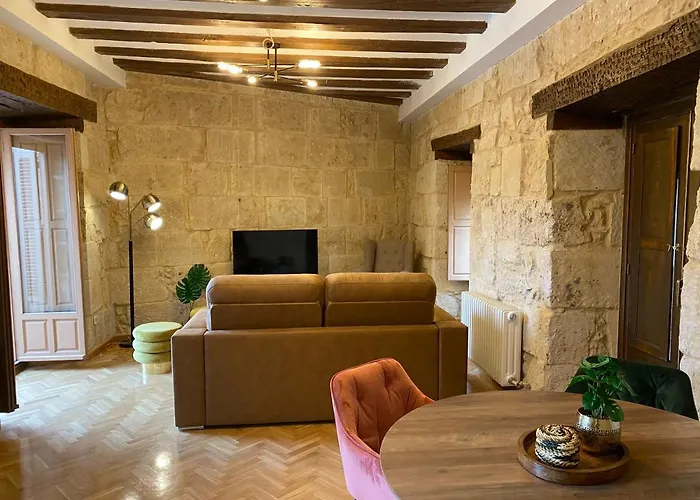 Plaza Mayor Con 2 Balcones A La Misma Plaza Mayor *