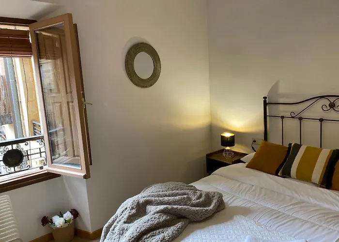 Plaza Mayor Con 2 Balcones A La Misma Plaza Mayor